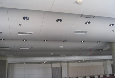 質(zhì)量和價(jià)格會(huì)影響鋁單板廠家的發(fā)展